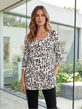 Take 50% OFF- Maysoar White & Black Leopard Print V-Neck Tunic, Size-XL
